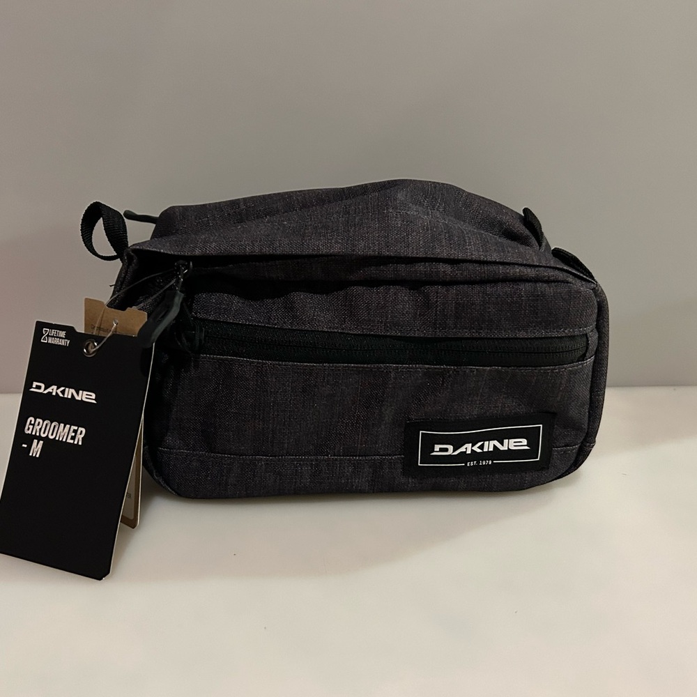 New Dakine Groomer M Gray Toiletry Bag - Size Medium 3L NWT
